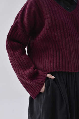 V Neck Crop Knit Sweater Cherry - 8