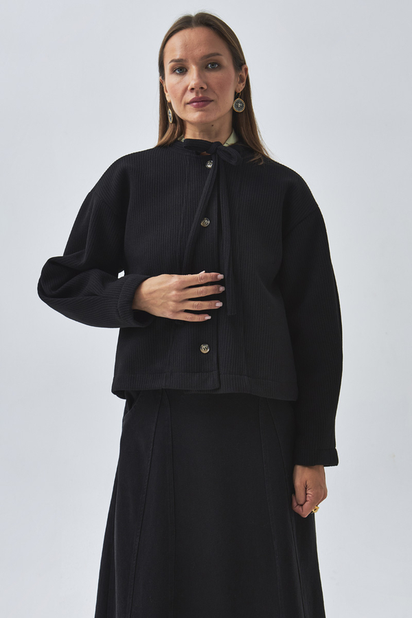 Yakası Bağlamalı Kısa Ceket Siyah - 5