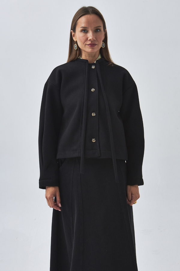 Yakası Bağlamalı Kısa Ceket Siyah - 6