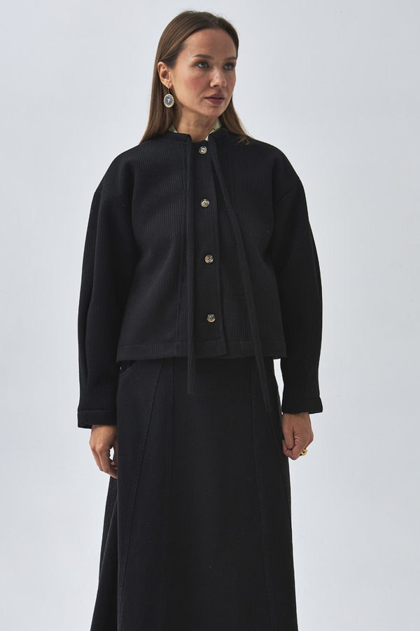 Yakası Bağlamalı Kısa Ceket Siyah - 7